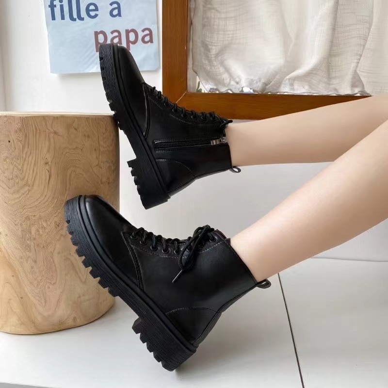 2023 Autumn New Black Handsome Martin Boots Women's Sponge Cake Thick Bottom Short Boots 2023 Autumn New Black Handsome Martin Boots Women's Sponge Cake Thick Bottom Short Boots