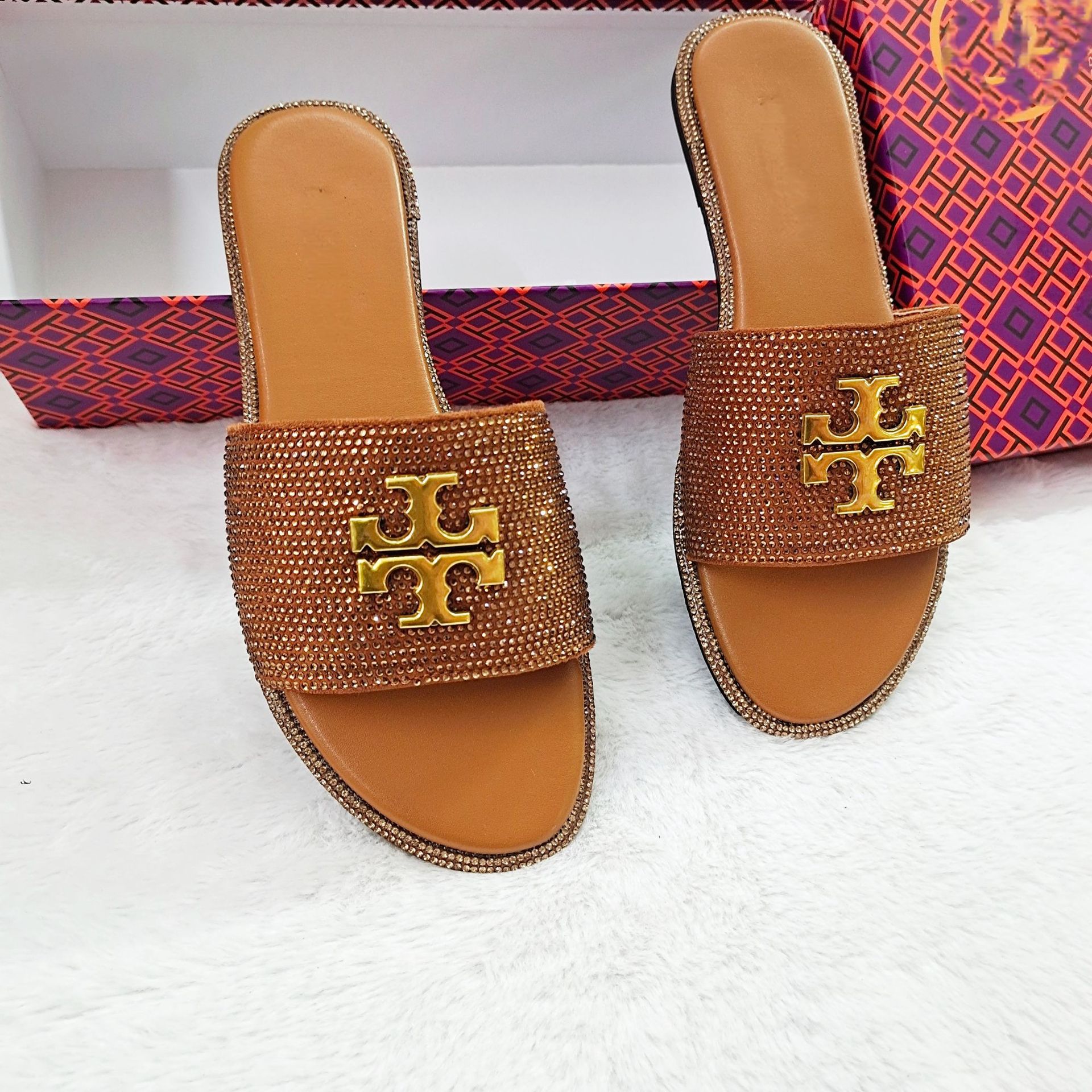 2025 New European and American Brand Same Spring Women's Flat Slippers High Version One to One Cross border Foreign Trade Wholesale 2025 New European and American Brand Same Spring Women's Flat Slippers High Version One to One Cross border Foreign Trade Wholesale