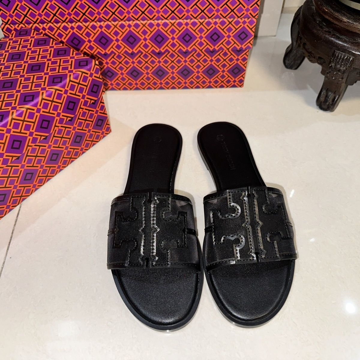 Flat bottomed one-piece slippers for women in the summer of 2025, fashionable for outdoor wear, vacation and tourism, beach shoes with exposed toes, cool slippers Flat bottomed one-piece slippers for women in the summer of 2025, fashionable for outdoor wear, vacation and tourism, beach shoes with exposed toes, cool slippers