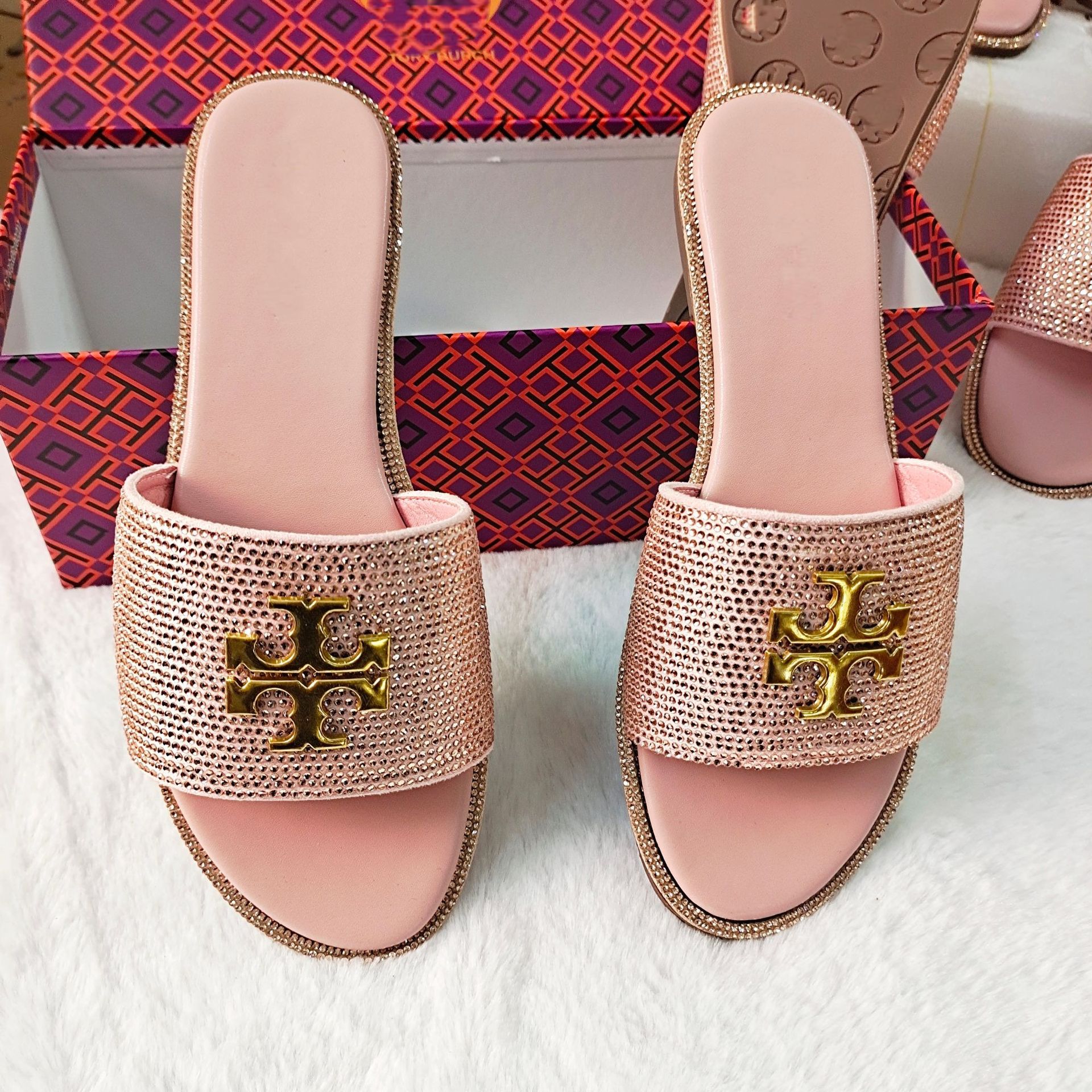 2025 New European and American Brand Same Spring Women's Flat Slippers High Version One to One Cross border Foreign Trade Wholesale 2025 New European and American Brand Same Spring Women's Flat Slippers High Version One to One Cross border Foreign Trade Wholesale