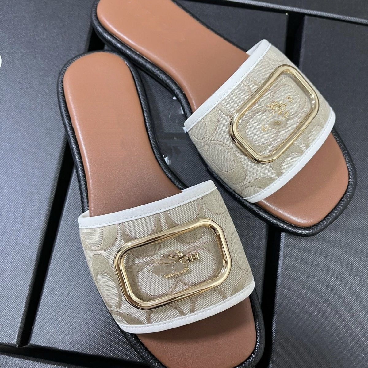 C family slippers for women's outdoor wear, 2025 summer new style, girlish heart, fashionable and versatile, flat bottomed soft fairy, cool slippers, beach trend, i C family slippers for women's outdoor wear, 2025 summer new style, girlish heart, fashionable and versatile, flat bottomed soft fairy, cool slippers, beach trend, i