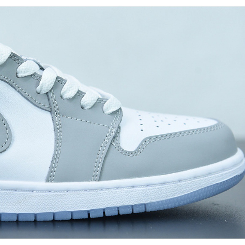 High version pure original AJ1 low cut men's shoes, blue and white inverted hook dunk panda SB black and white board shoes basketball shoes High version pure original AJ1 low cut men's shoes, blue and white inverted hook dunk panda SB black and white board shoes basketball shoes