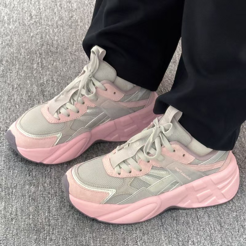 Spring new running shoes for men and women, lightweight, comfortable, thick soled, height increasing dad shoes, anti slip, wear-resistant, breathable sports and leisure shoes Spring new running shoes for men and women, lightweight, comfortable, thick soled, height increasing dad shoes, anti slip, wear-resistant, breathable sports and leisure shoes