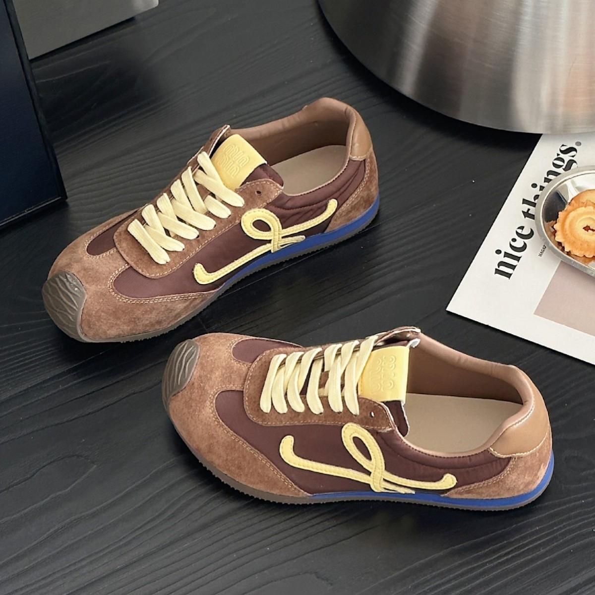 Wang Yibo and Yang Mi's ballet retro German training shoes, women's Forrest Gump shoes, men's casual flat bottomed color blocked Putian shoes wholesale