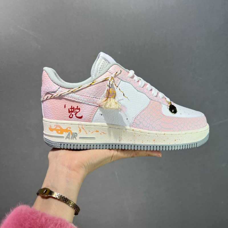 CNY Snake Year Limited Air Force No.1 Low Top Casual Sports Board Shoes Casual Men's and Women's Shoes Late Spring Rai CNY Snake Year Limited Air Force No.1 Low Top Casual Sports Board Shoes Casual Men's and Women's Shoes Late Spring Rai