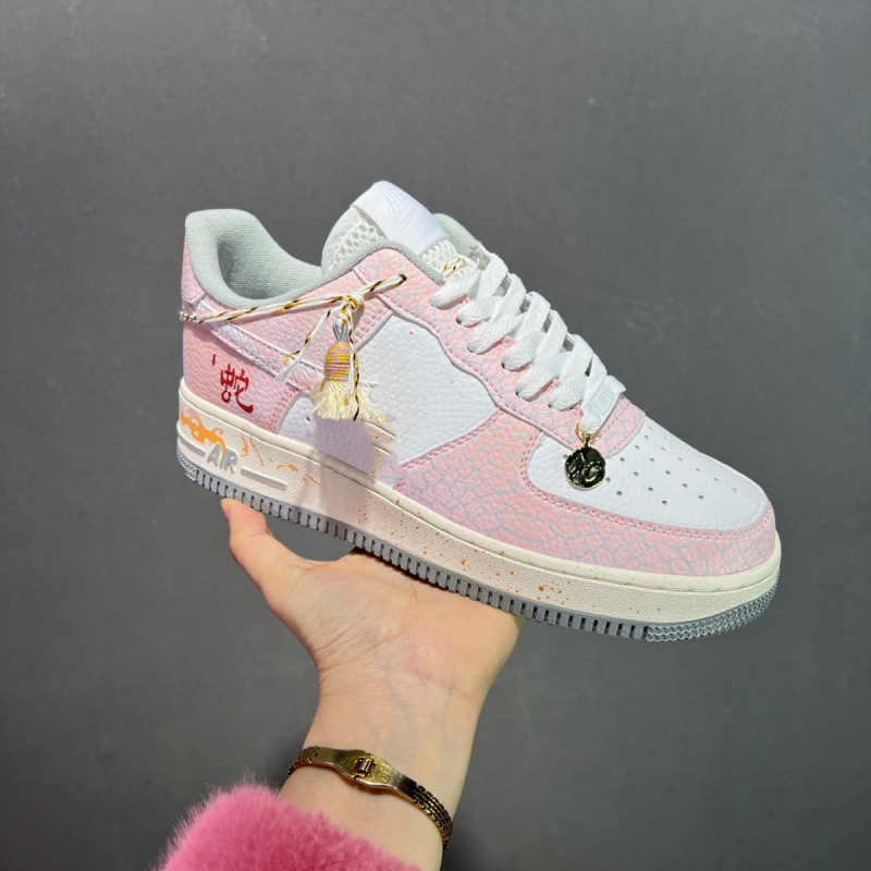 CNY Snake Year Limited Air Force No.1 Low Top Casual Sports Board Shoes Casual Men's and Women's Shoes Late Spring Rai CNY Snake Year Limited Air Force No.1 Low Top Casual Sports Board Shoes Casual Men's and Women's Shoes Late Spring Rai