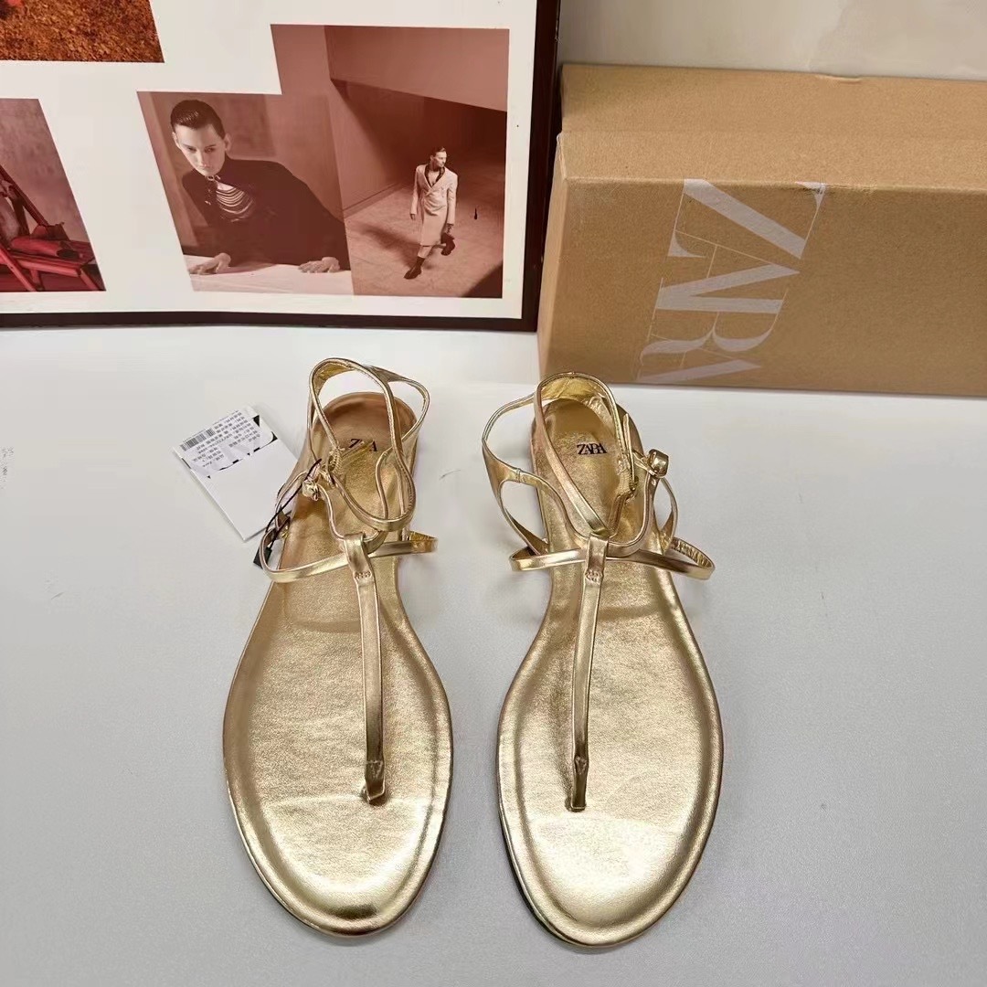 2024 Summer New Product: Golden Metal Leather Claw Toe Flat Casual Sandals for Beach Vacation, Wind Cool Slippers for Women