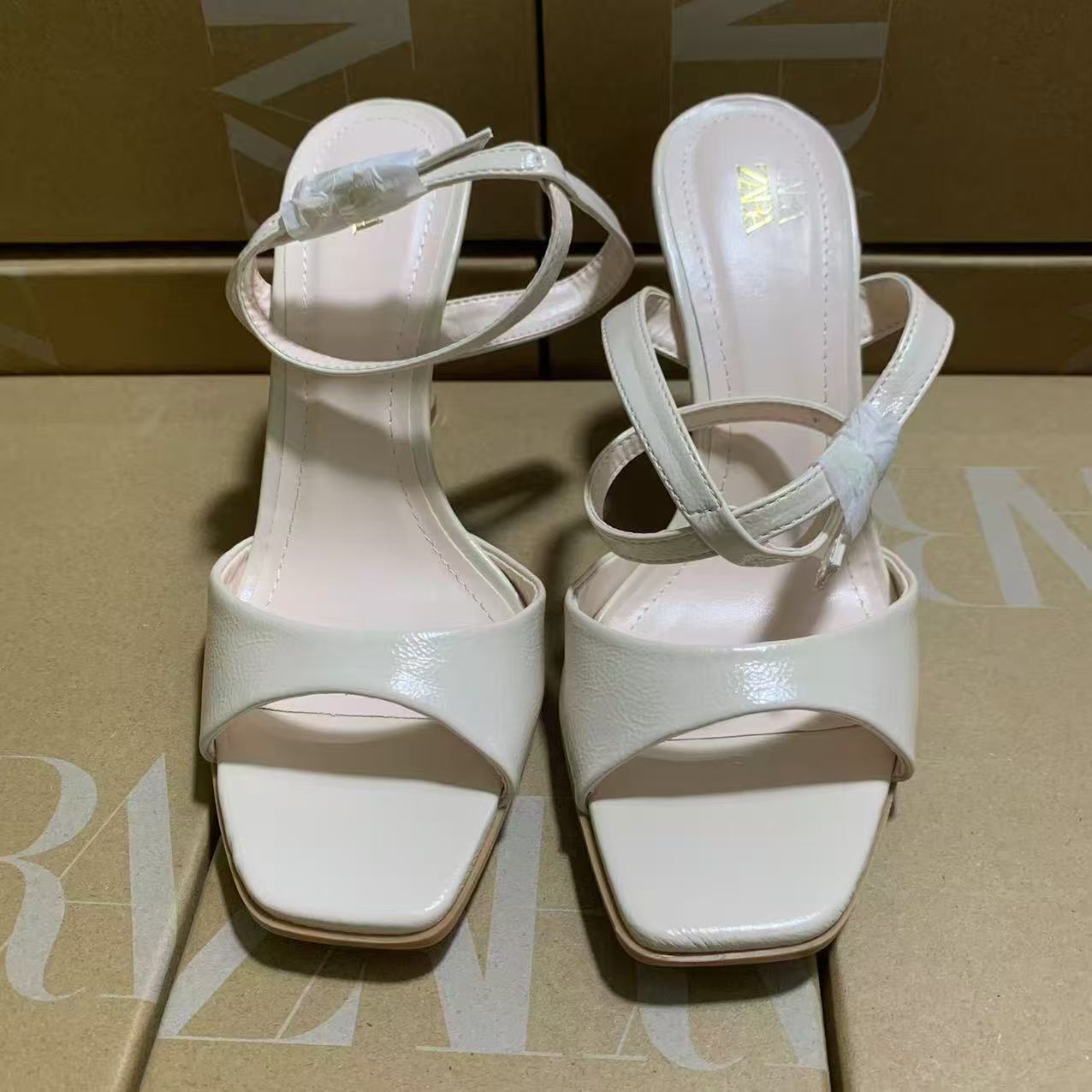 ZA Home 2025 new niche square toe white open toed sandals for women, French style fashion, simple slim heel, straight strap shoes