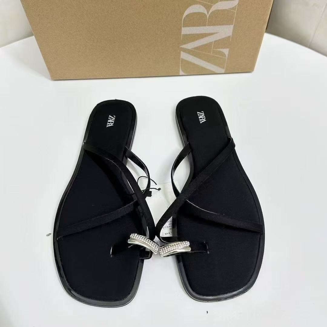 One button elegant sandals for women in the summer of 2025, with a ladylike temperament, street photography set, toe flat shoes, European station, and academic style