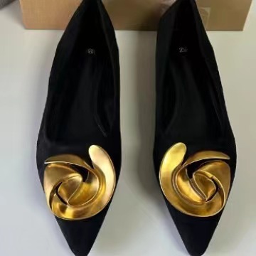 ZA's new 2024 spring and summer flat pointed fashion sandals for women, featuring metal flower embellishments and shallow mouth buttons, suitable for children wearing shoes