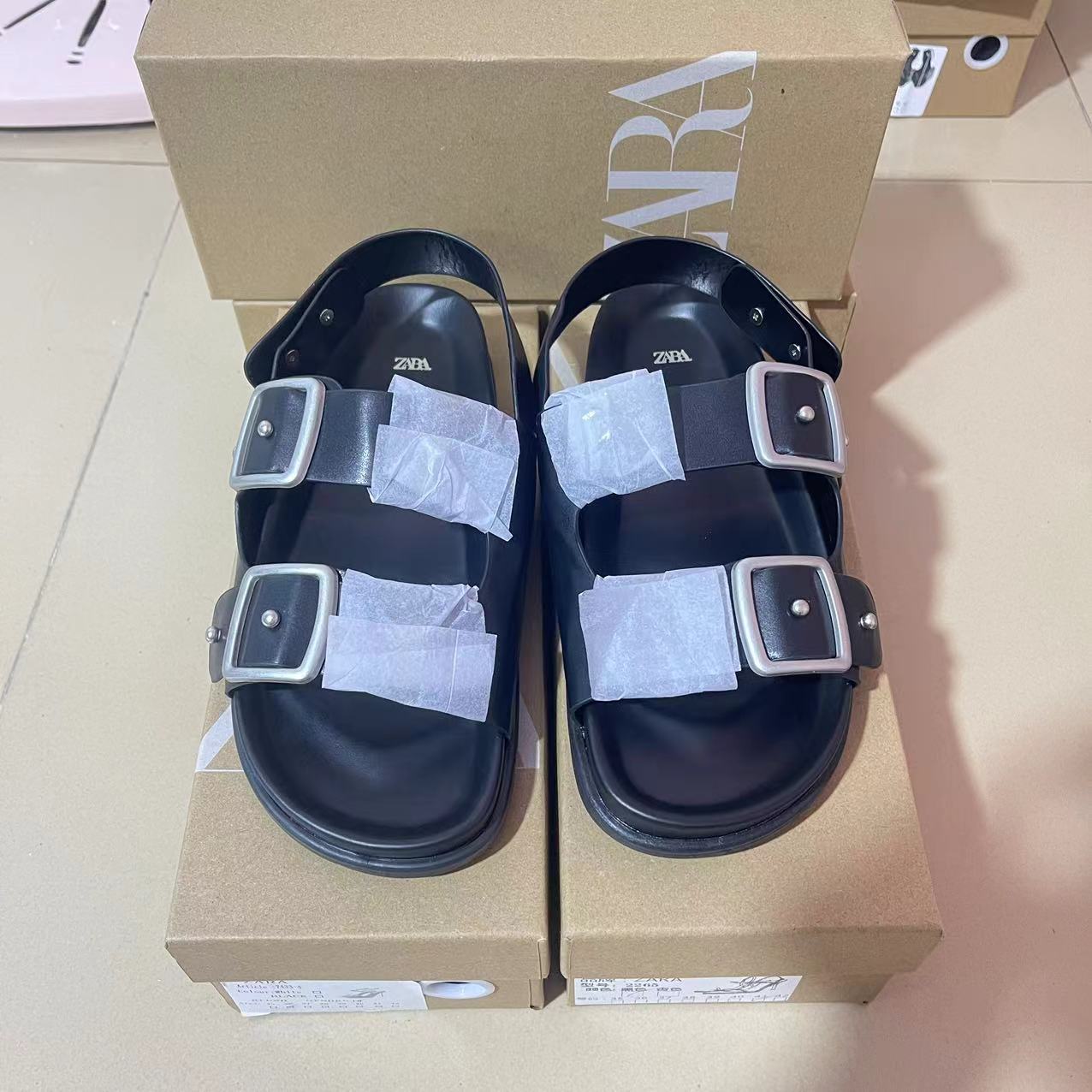 ZA2024 Autumn New Women's Shoes, European and American Fashion Sandals, Black Rivet Decoration, Flat Leather Exterior, Cool