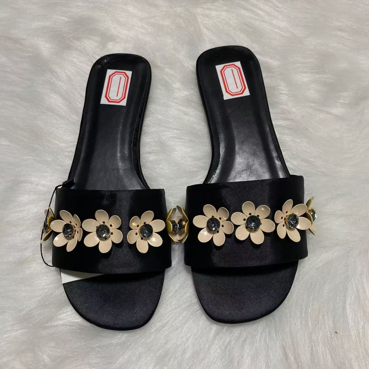 ZA2025 Summer New Flat Flat One Word Golden Flower Women's Sandals Thick Bottom Holiday Sandals Women's Sandals