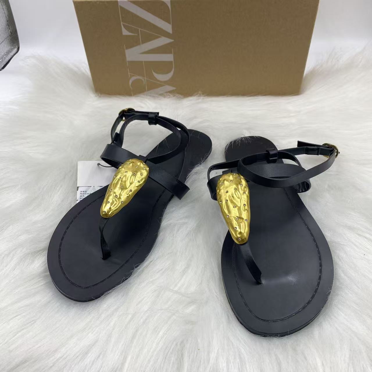 2025 new European and American French style dress fashion clip toe sandals with ankle buckle strap flat shoes for women