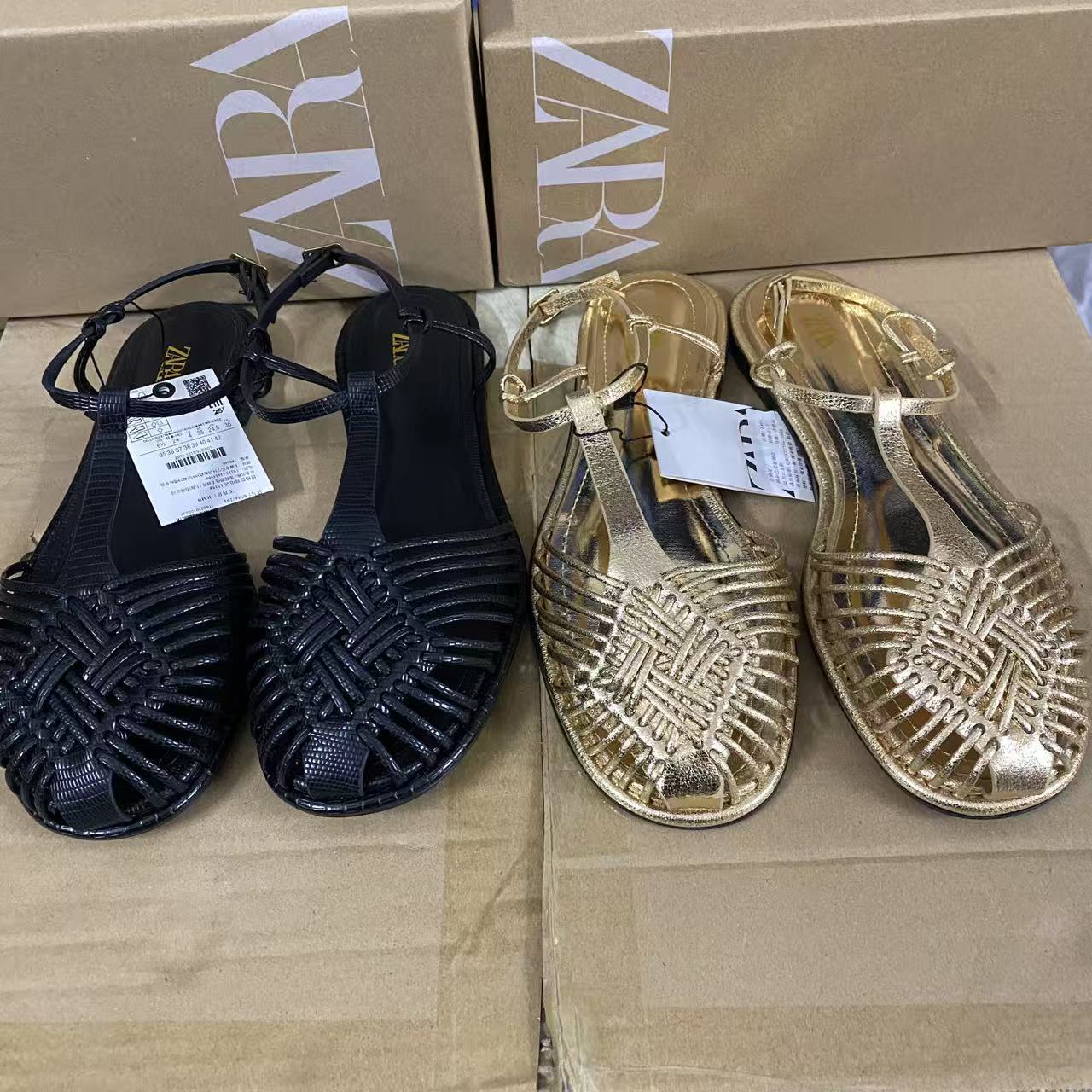 ZA2025 new retro round toe flat Roman shoes with woven hollow out buckle strap and fashionable toe cap sandals