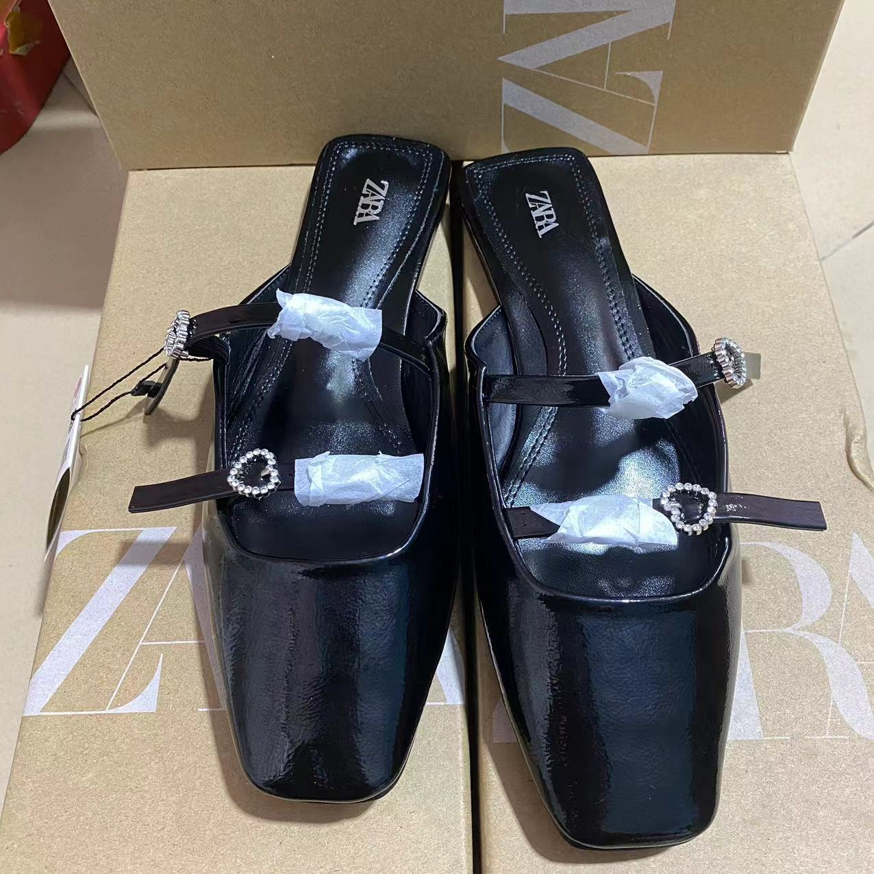 ZA2024 summer new flat bottomed toe with diamond buckle decoration fashionable women's sandals for wearing outside