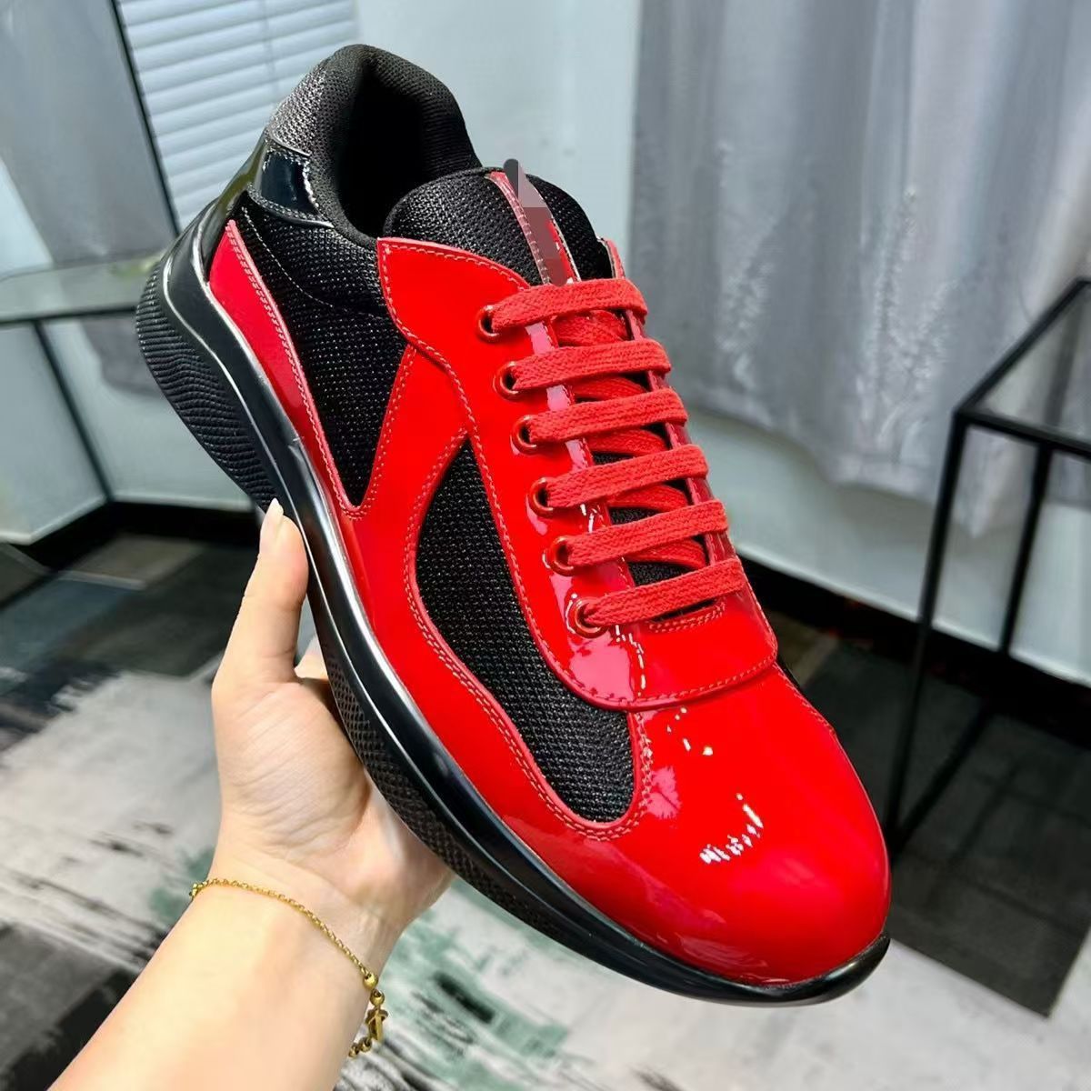 European and American foreign trade P home board shoes 2025 autumn new couple sports and leisure shoes fashionable patent leather men's shoes trend European and American foreign trade P home board shoes 2025 autumn new couple sports and leisure shoes fashionable patent leather men's shoes trend