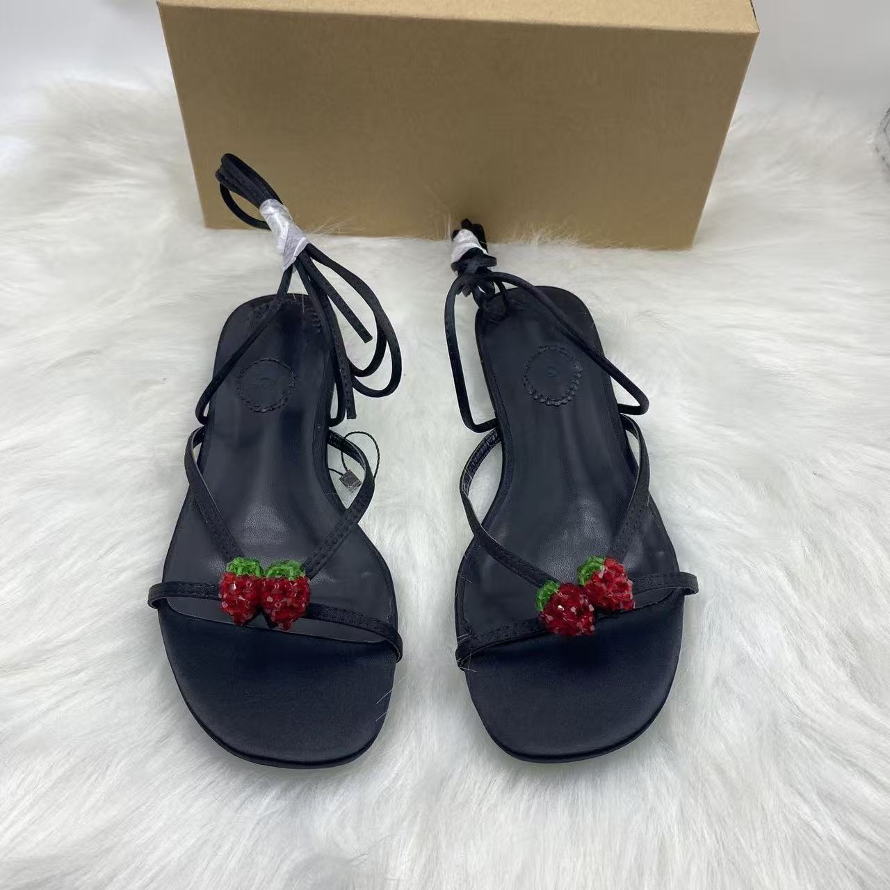 ZA manufacturer's autumn new black strap rhinestone cherry pendant flat bottomed breathable casual sandals pendant for women
