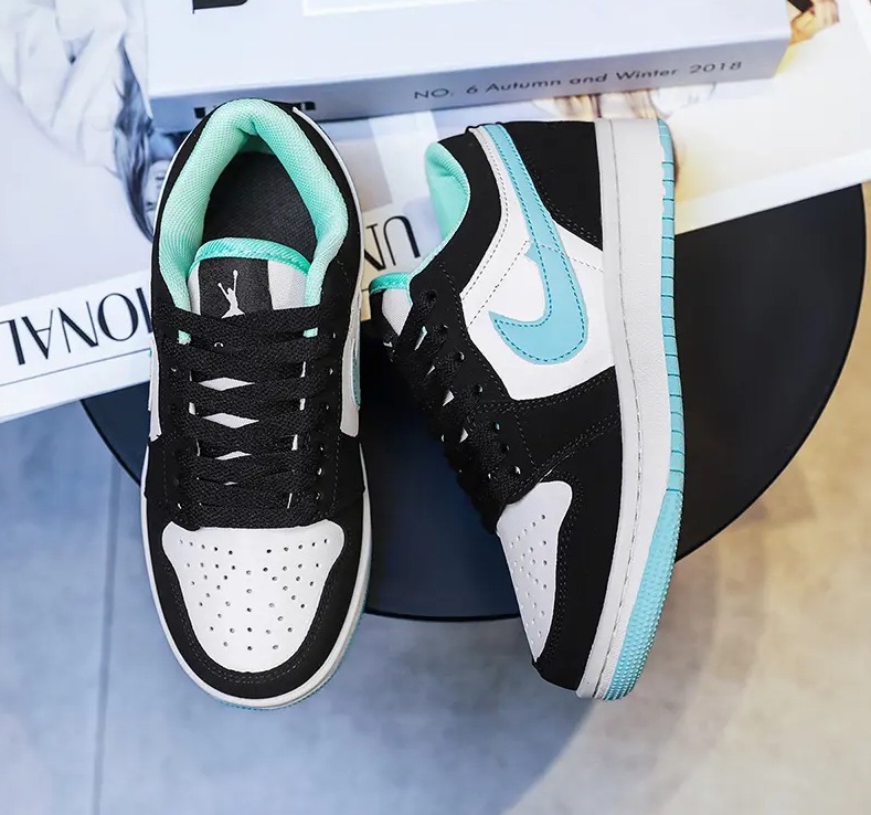 2025 Cross border Spot Men's and Women's Sports Low cut Board Shoes, Small White Shoes, Fashion Couple Leisure Sports, Student Shoes Wholesale 2025 Cross border Spot Men's and Women's Sports Low cut Board Shoes, Small White Shoes, Fashion Couple Leisure Sports, Student Shoes Wholesale