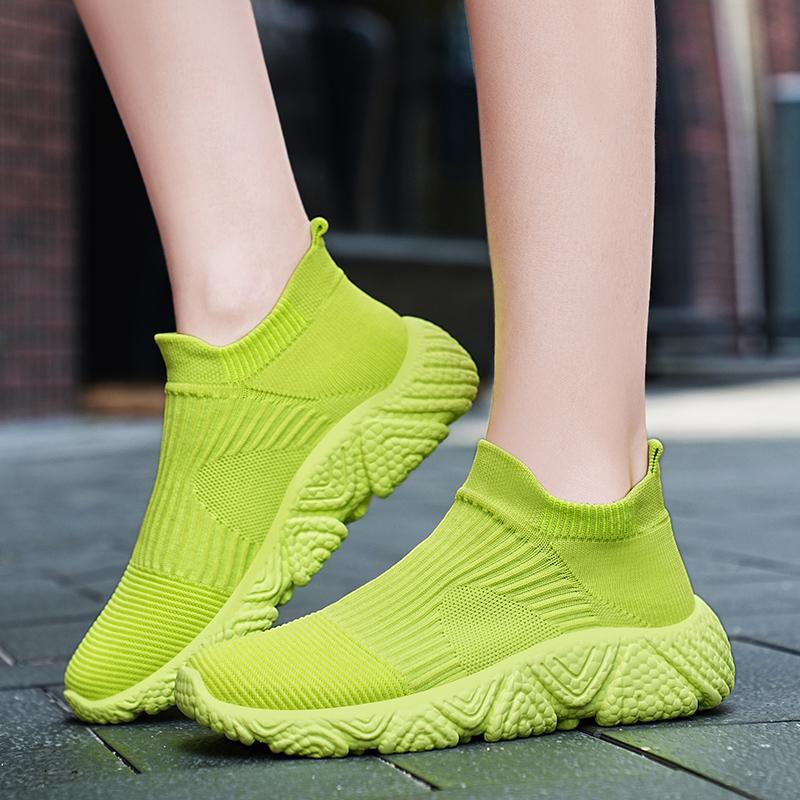 2025 new stock men's and women's socks and shoes cross-border mesh breathable lightweight sports and leisure versatile running shoes wholesale