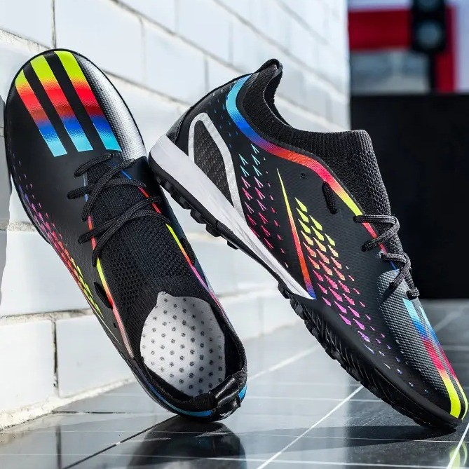 2025 Cross border Wholesale New Low cut Football Shoes for Male and Female Students Trendy Competition Long Nail Broken Nail Training Football Shoes