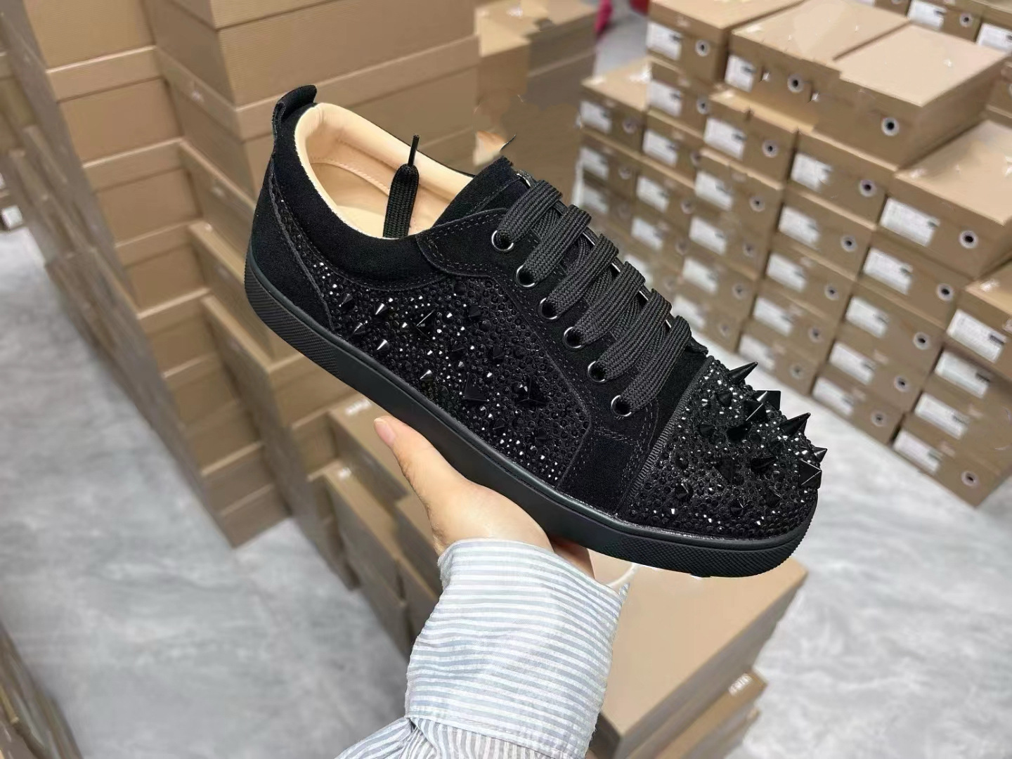 European Station CL Men's Shoes Riveted Red Bottom Shoes Trendy Flat Bottom Breathable Liuding Men's Leather Casual Trendy Brand European Goods European Station CL Men's Shoes Riveted Red Bottom Shoes Trendy Flat Bottom Breathable Liuding Men's Leather Casual Trendy Brand European Goods