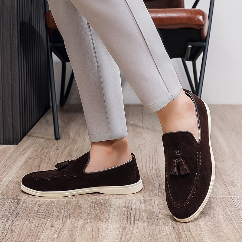 Cross border plus size men's shoes are fashionable, versatile, lightweight, flat bottomed, and have tassel casual single shoes. Men's board shoes are for business and leisure